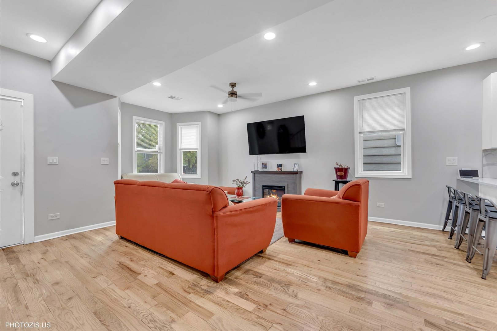 8404 South Exchange Avenue Chicago, IL 60617 - Photo 6 of 48 a living room with furniture and a flat screen tv