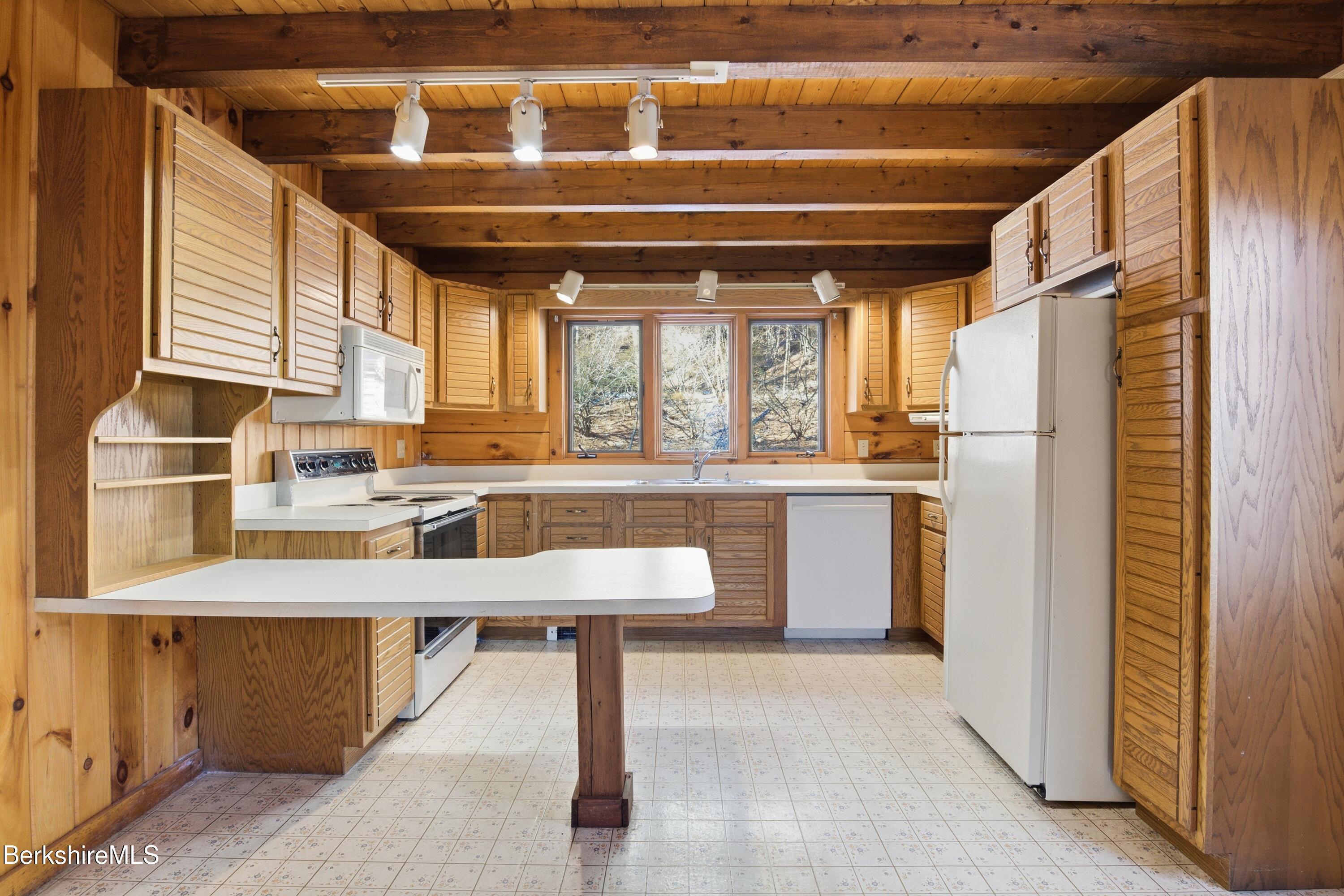 334 South Undermountain Road Sheffield, MA 01257 - Photo 17 of 37 JAN02915