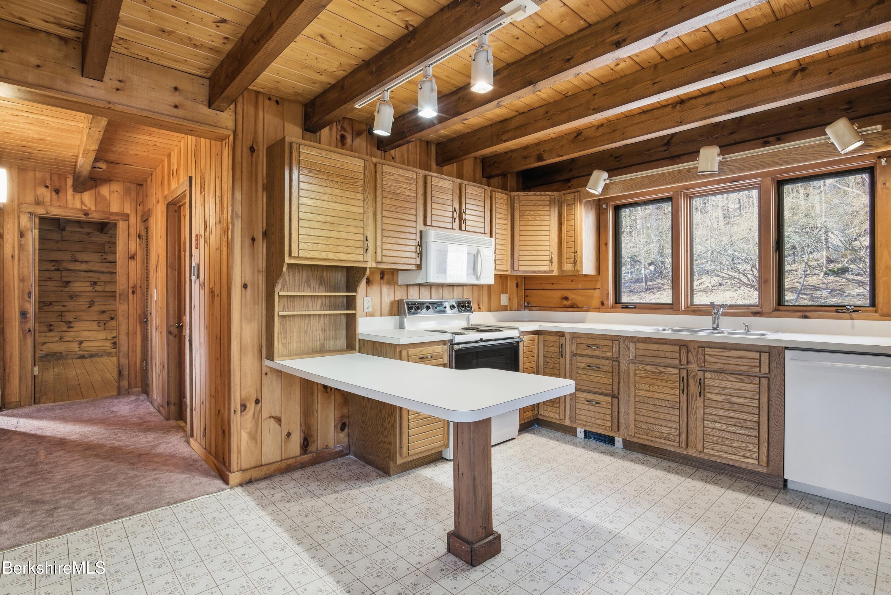 334 South Undermountain Road Sheffield, MA 01257 - Photo 18 of 37 JAN02918