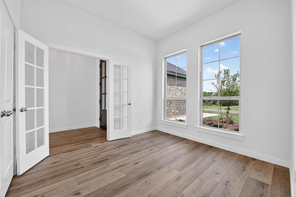 416 McAlpine Drive Springtown, TX 76082 - Photo 4 of 40