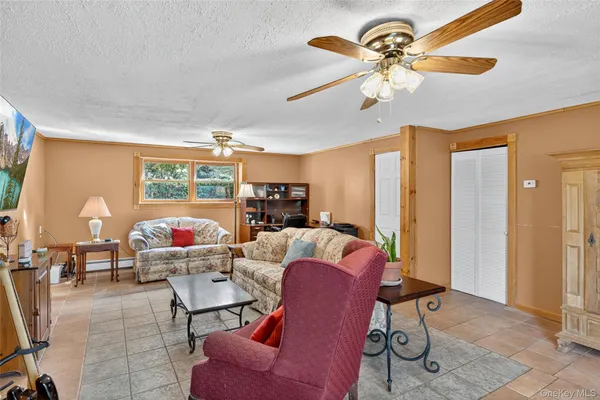 $579,900 | 7 Colleen Lane, Wallkill, NY 12589