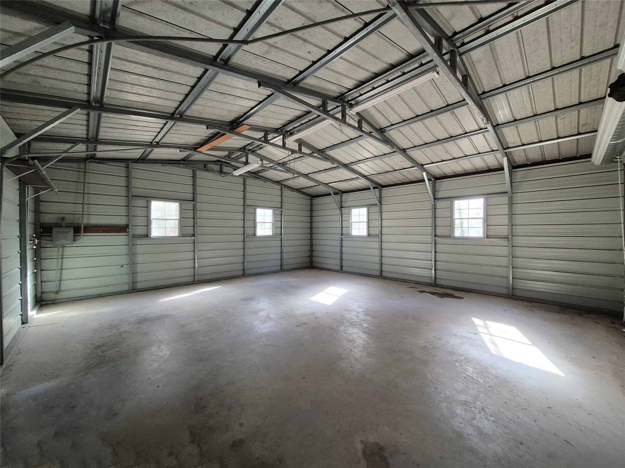 92 Summer Place Huntsville, TX 77340 - Photo 4 of 24 Inside garage