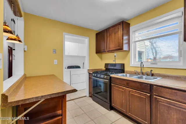 $479,000 | 252 Ashwood Drive, Brick, NJ 08723