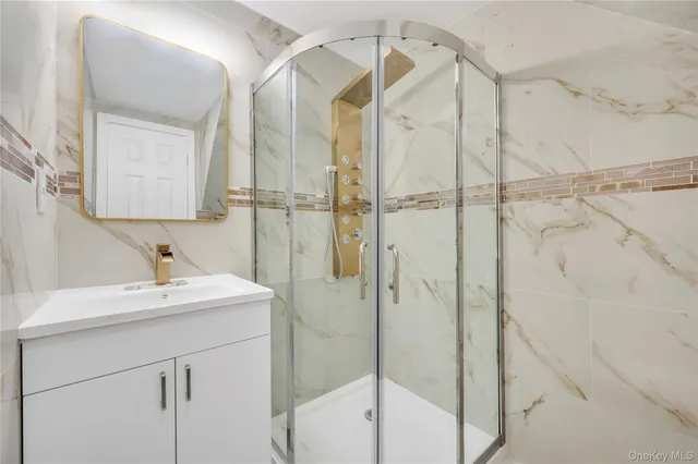 $1,199,000 | 192-23 116th Road | St. Albans