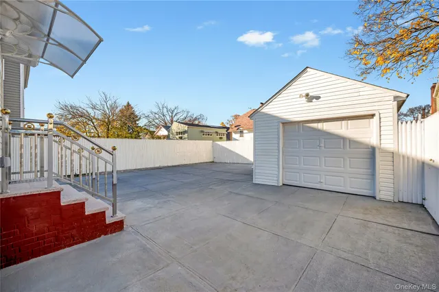 $1,199,000 | 192-23 116th Road | St. Albans