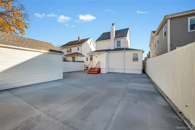 $1,199,000 | 192-23 116th Road | St. Albans