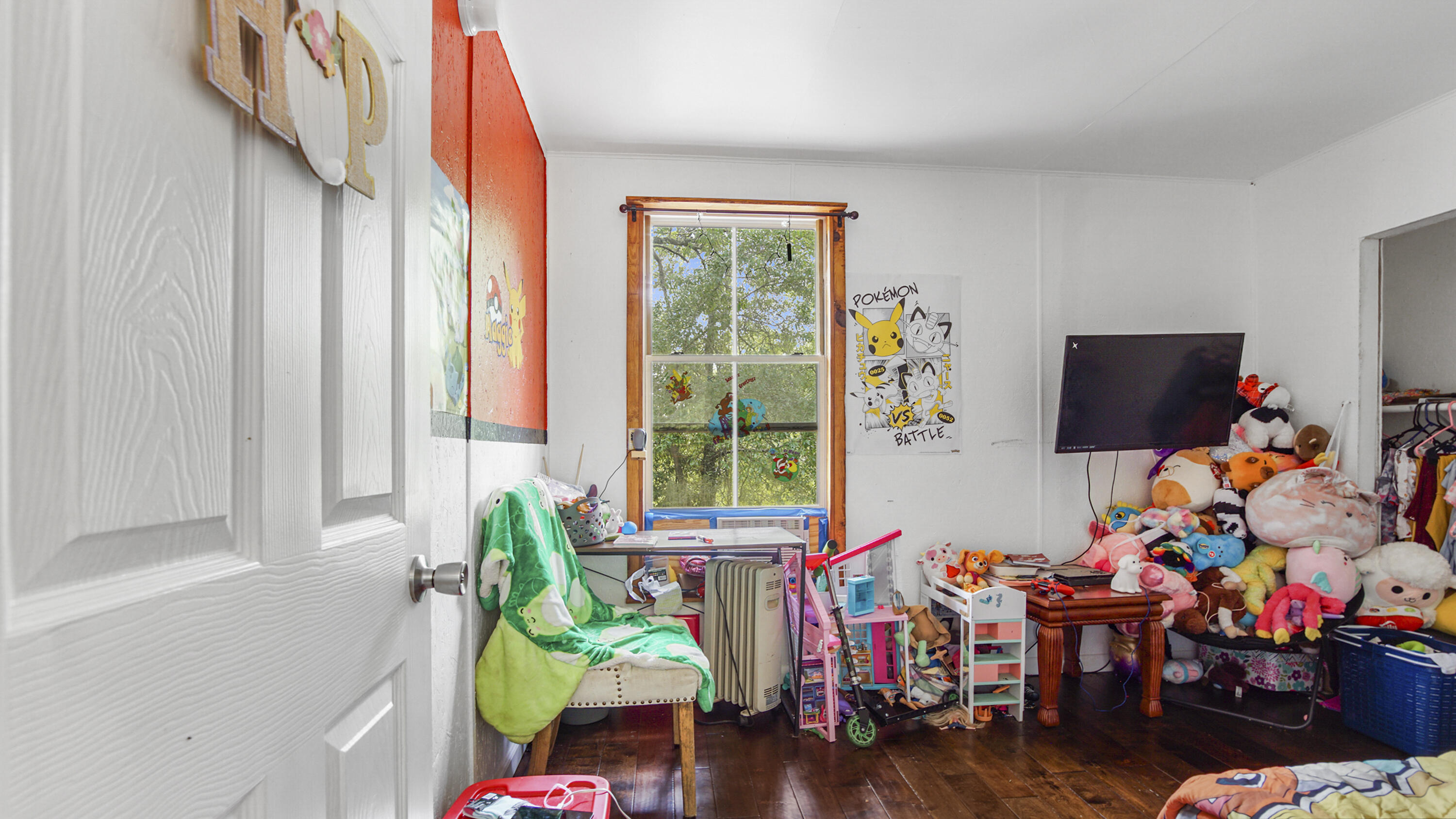 841 North 1st Street DeFuniak Springs, FL 32433 - Photo 57 of 63 a living room filled with furniture and a window