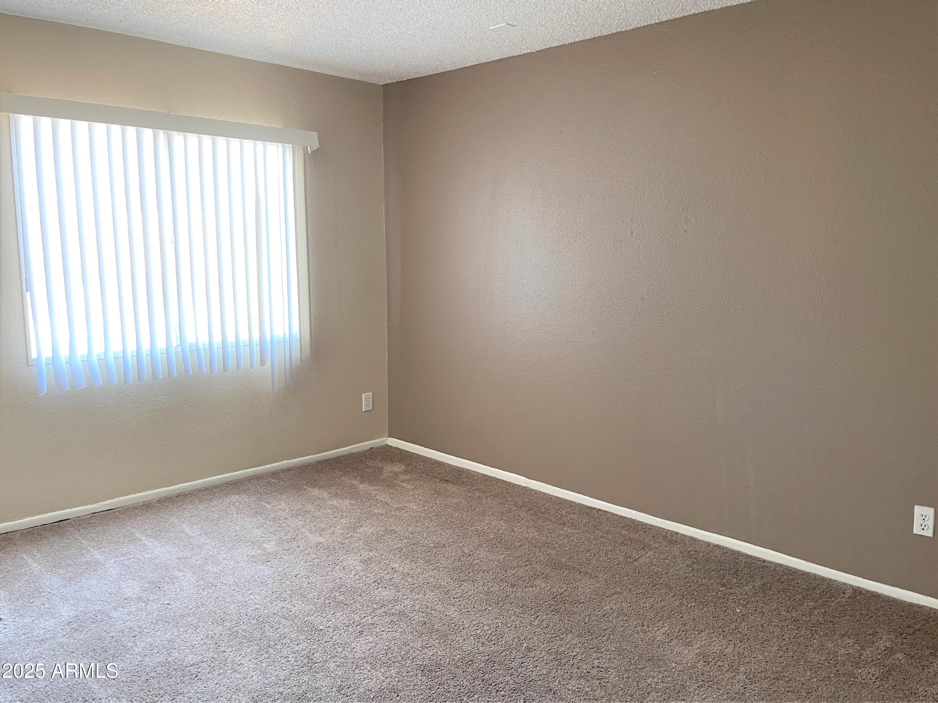 4514 East Riverside Street Phoenix, AZ 85040 - Photo 6 of 12 IMG_8571