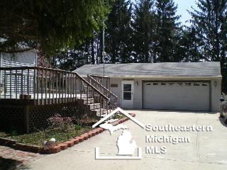 4951 School Road Petersburg, MI 49270 - Photo 4 of 18 Side deck & garage