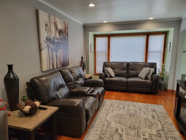 $169,000 | 14529 South Emerald Avenue, Riverdale, IL 60827