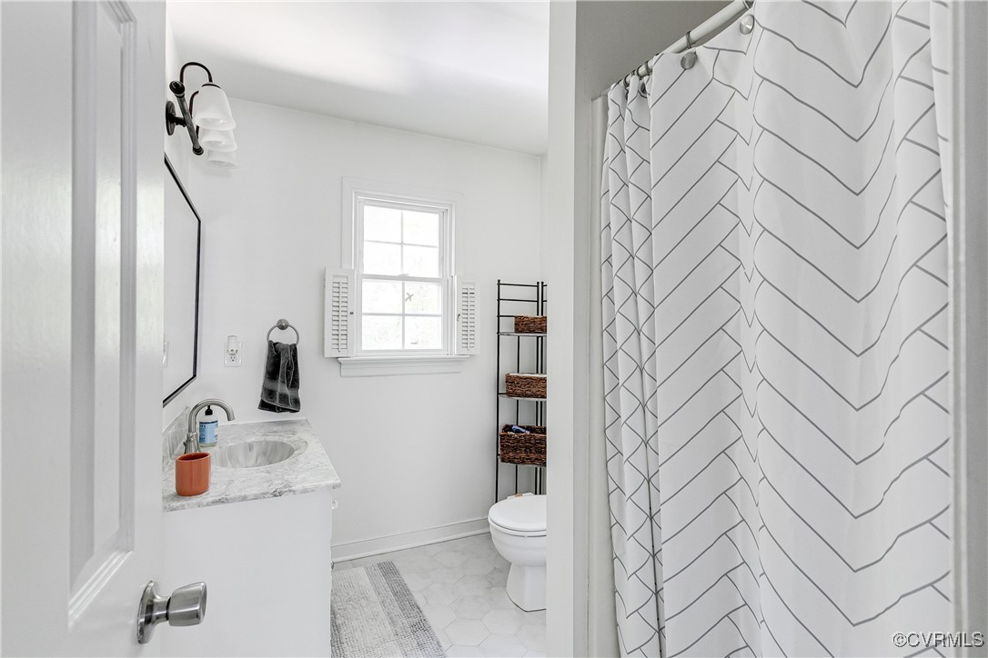 13906 Barnes Spring Road Midlothian, VA 23112 - Photo 38 of 45 a bathroom with a sink toilet and shower