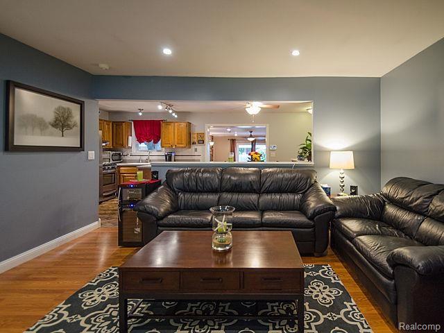 2139 Metzner Road Walled Lake, MI 48390 - Photo 13 of 29 12_9.jpg