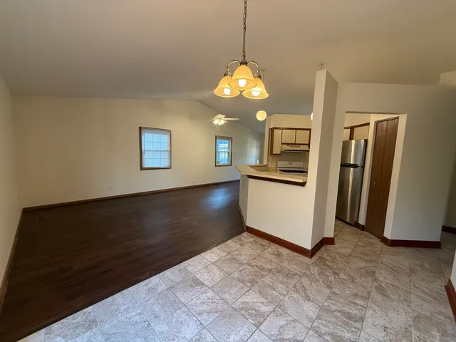 $2,300 | 1335 Fountain Green Drive, Crystal Lake, IL 60014