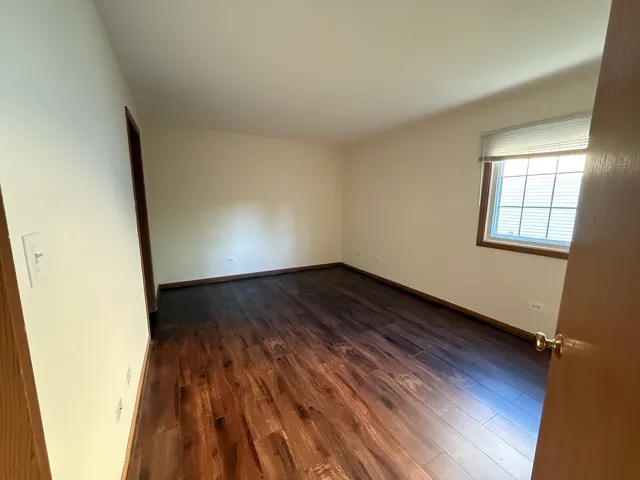 $2,300 | 1335 Fountain Green Drive, Crystal Lake, IL 60014