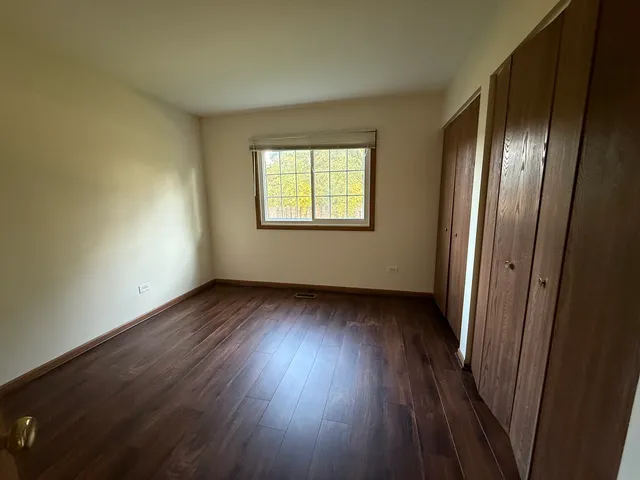 $2,300 | 1335 Fountain Green Drive, Crystal Lake, IL 60014