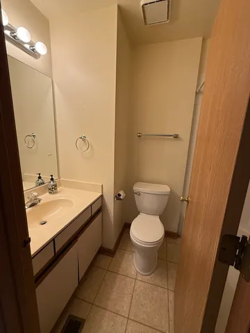 $2,300 | 1335 Fountain Green Drive, Crystal Lake, IL 60014