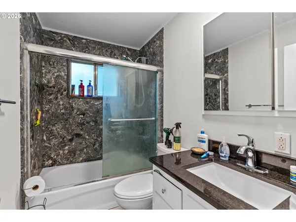 $595,000 | 807 E Street, Springfield, OR 97477