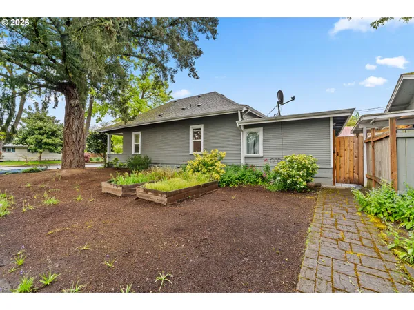$595,000 | 807 E Street, Springfield, OR 97477