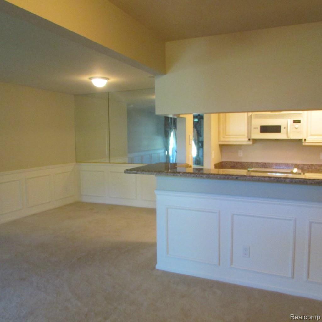 3655 Oakmonte Boulevard Rochester, MI 48306 - Photo 7 of 35 DINING KITCHEN.jpg