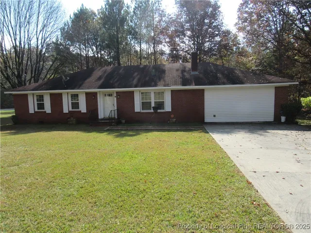 a view of a house with a backyard