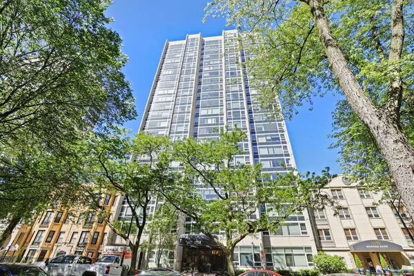 $2,600 | 2728 North Hampden Court, Unit 1302, Chicago, IL 60614