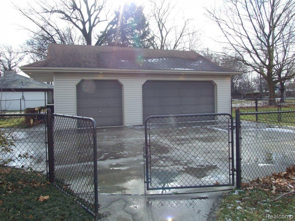 25601 Ryan Road Warren, MI 48091 - Photo 24 of 25 Garage.JPG