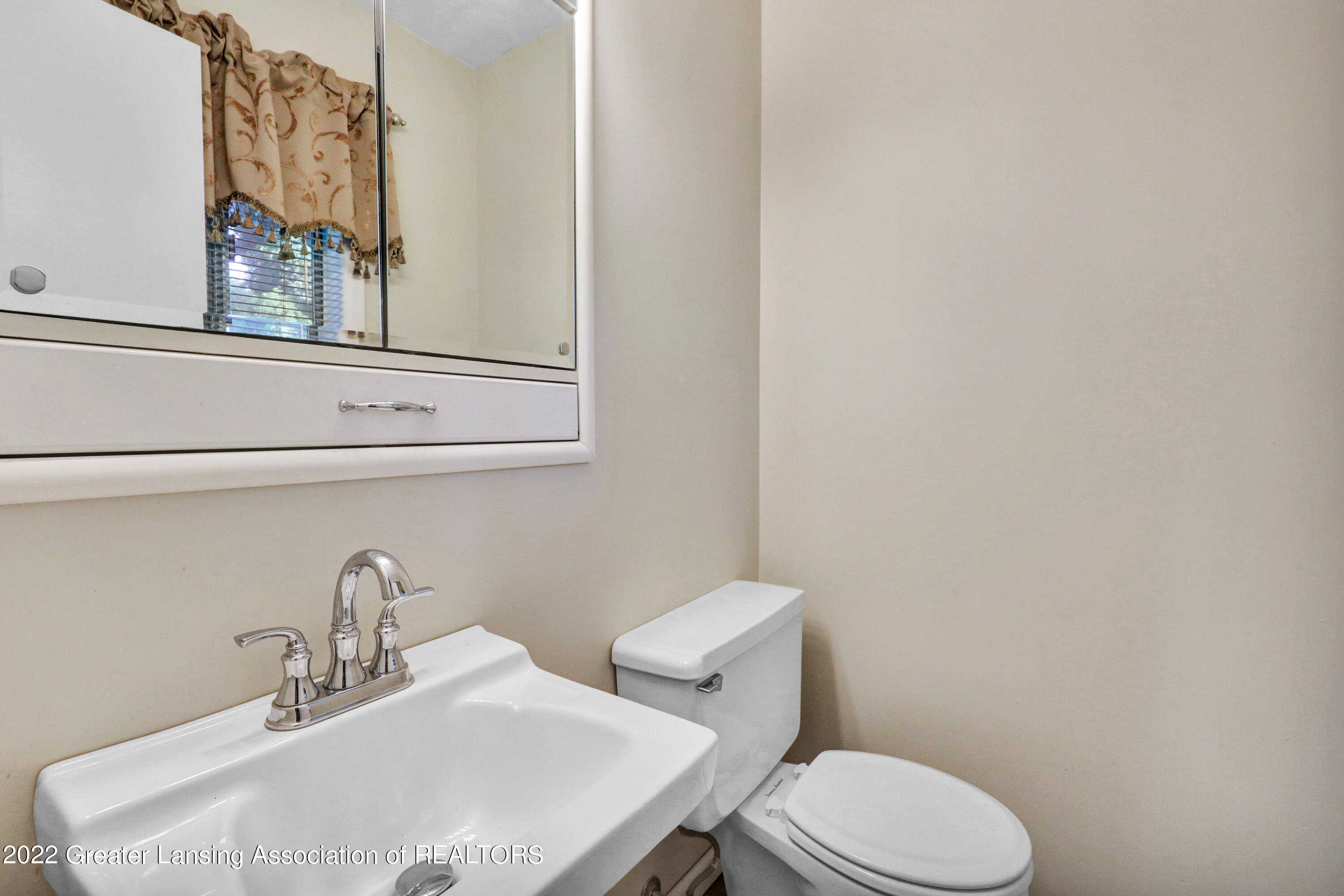 5903 Kyes Road Lansing, MI 48911 - Photo 12 of 34 Primary Bath