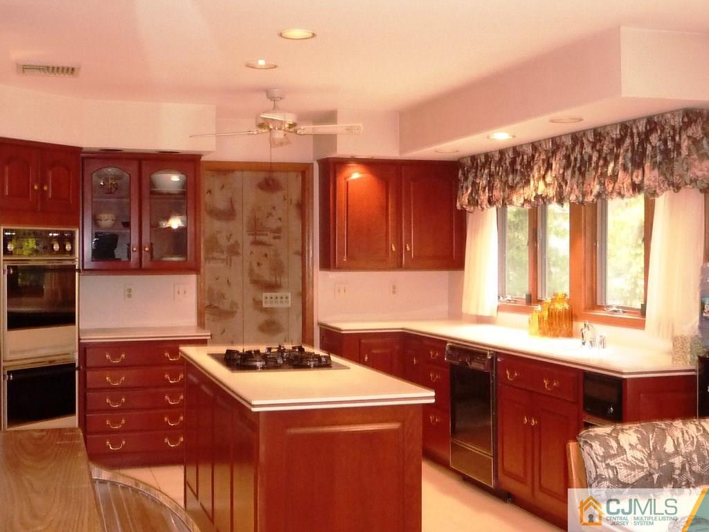 6 Cherokee Road East Brunswick, NJ 08816 - Photo 9 of 25 Gallery Image 9