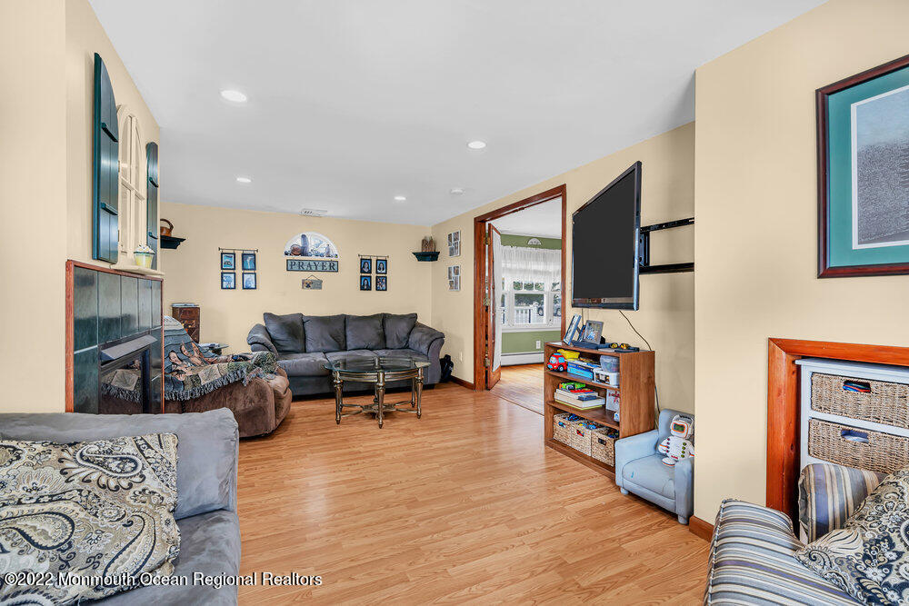 1126 Roe Avenue Point Pleasant, NJ 08742 - Photo 6 of 31 092_dsc07255
