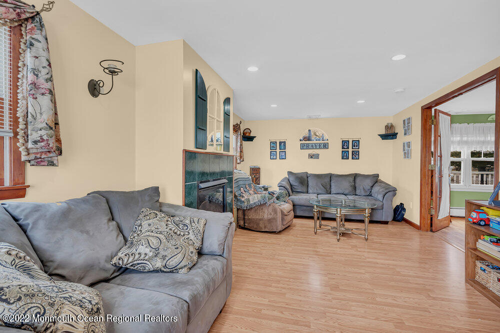 1126 Roe Avenue Point Pleasant, NJ 08742 - Photo 7 of 31 093_dsc07260