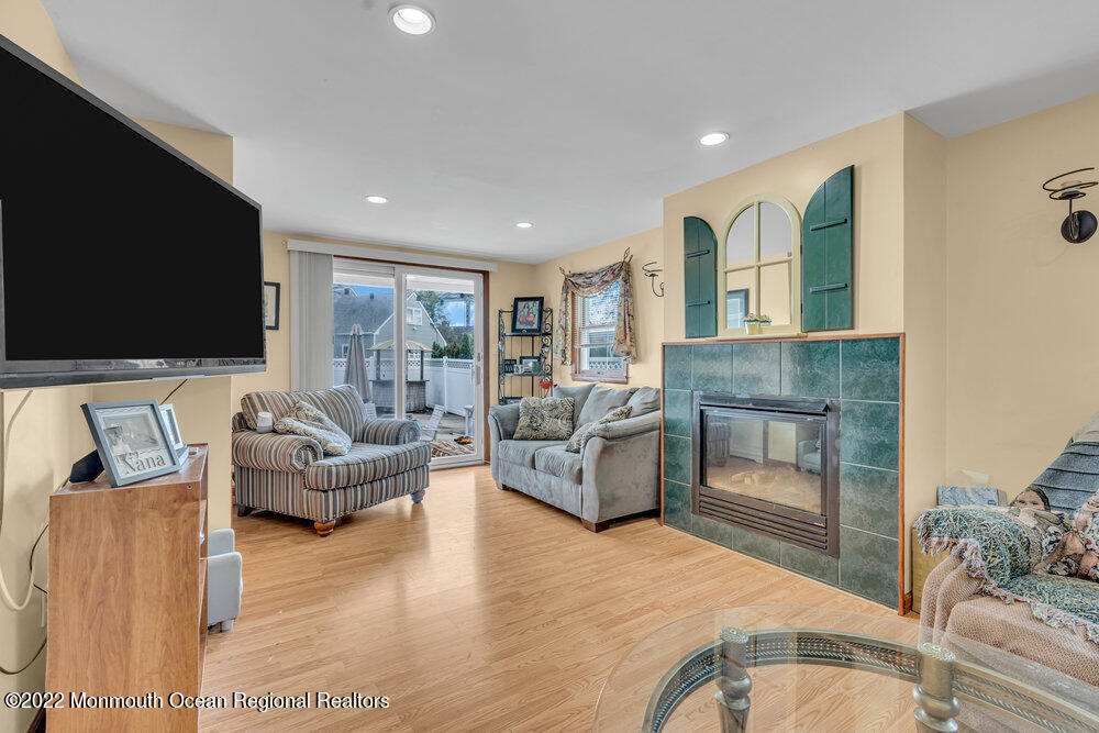1126 Roe Avenue Point Pleasant, NJ 08742 - Photo 8 of 31 094_dsc07265
