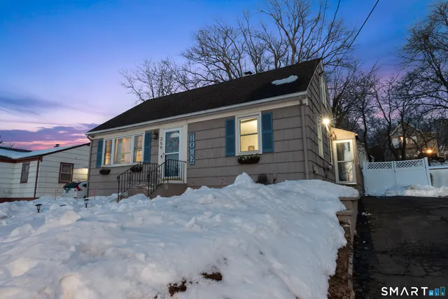 $359,000 | 259 Elaine Terrace, New Haven, CT 06512
