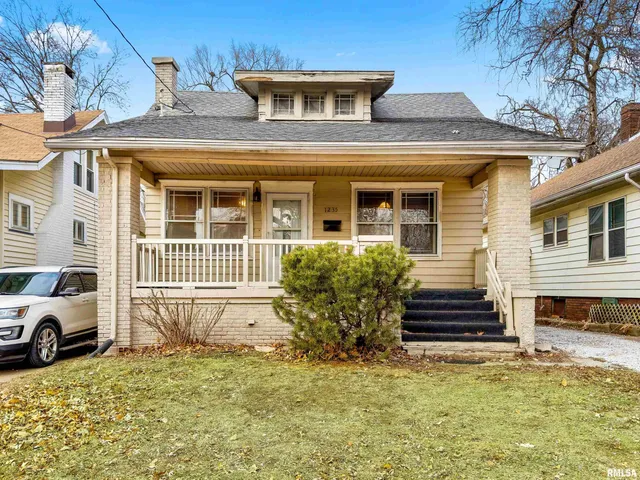 $73,000 | 1235 East Seneca Place, Peoria, IL 61603