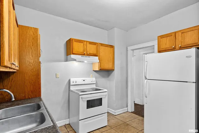 $73,000 | 1235 East Seneca Place, Peoria, IL 61603