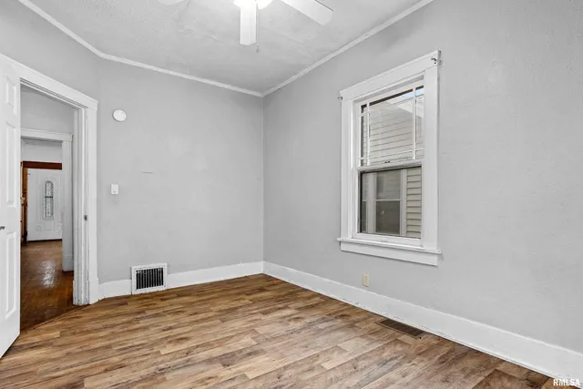 $73,000 | 1235 East Seneca Place, Peoria, IL 61603