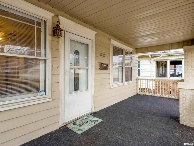 $73,000 | 1235 East Seneca Place, Peoria, IL 61603