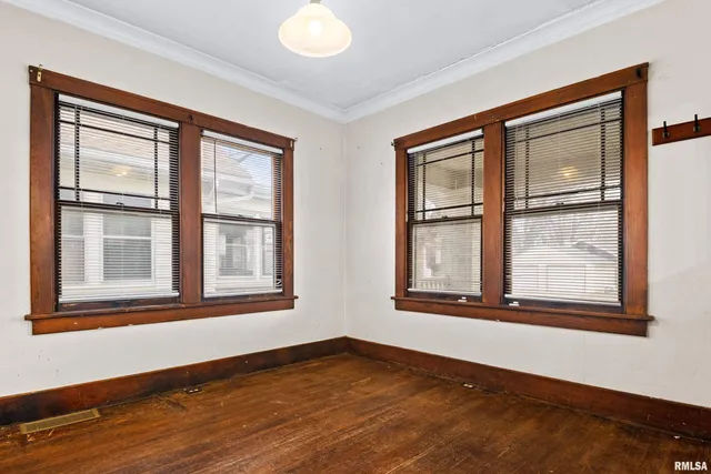 $73,000 | 1235 East Seneca Place, Peoria, IL 61603