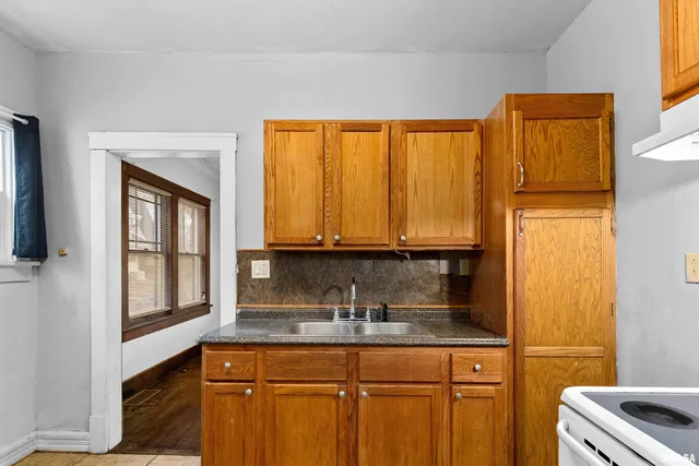 $73,000 | 1235 East Seneca Place, Peoria, IL 61603