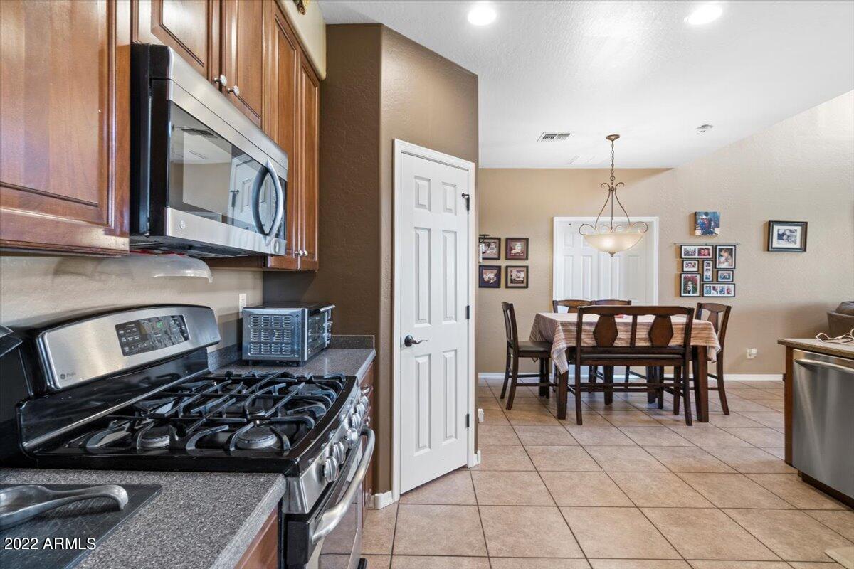 20331 North Codey Circle Maricopa, AZ 85138 - Photo 6 of 26 11-Kitchen