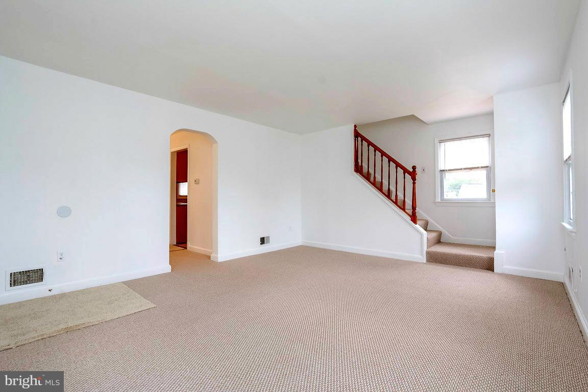 10400 Amherst Avenue Silver Spring, MD 20902 - Photo 3 of 28 Living Room