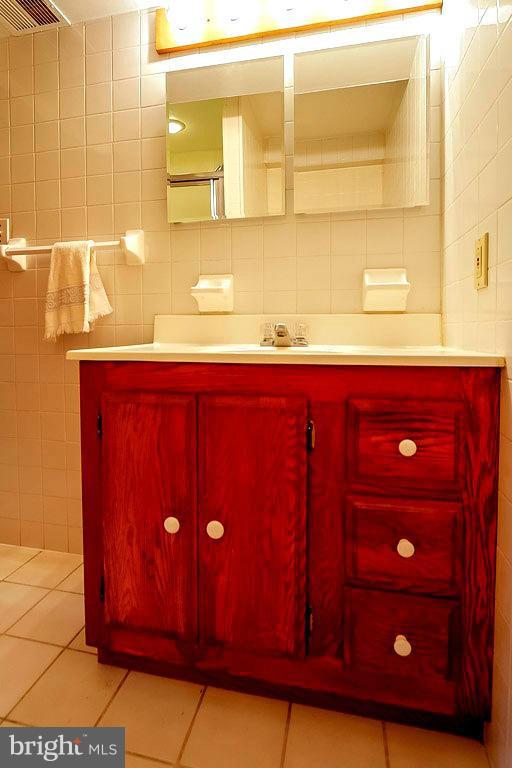 10400 Amherst Avenue Silver Spring, MD 20902 - Photo 21 of 28 Bath