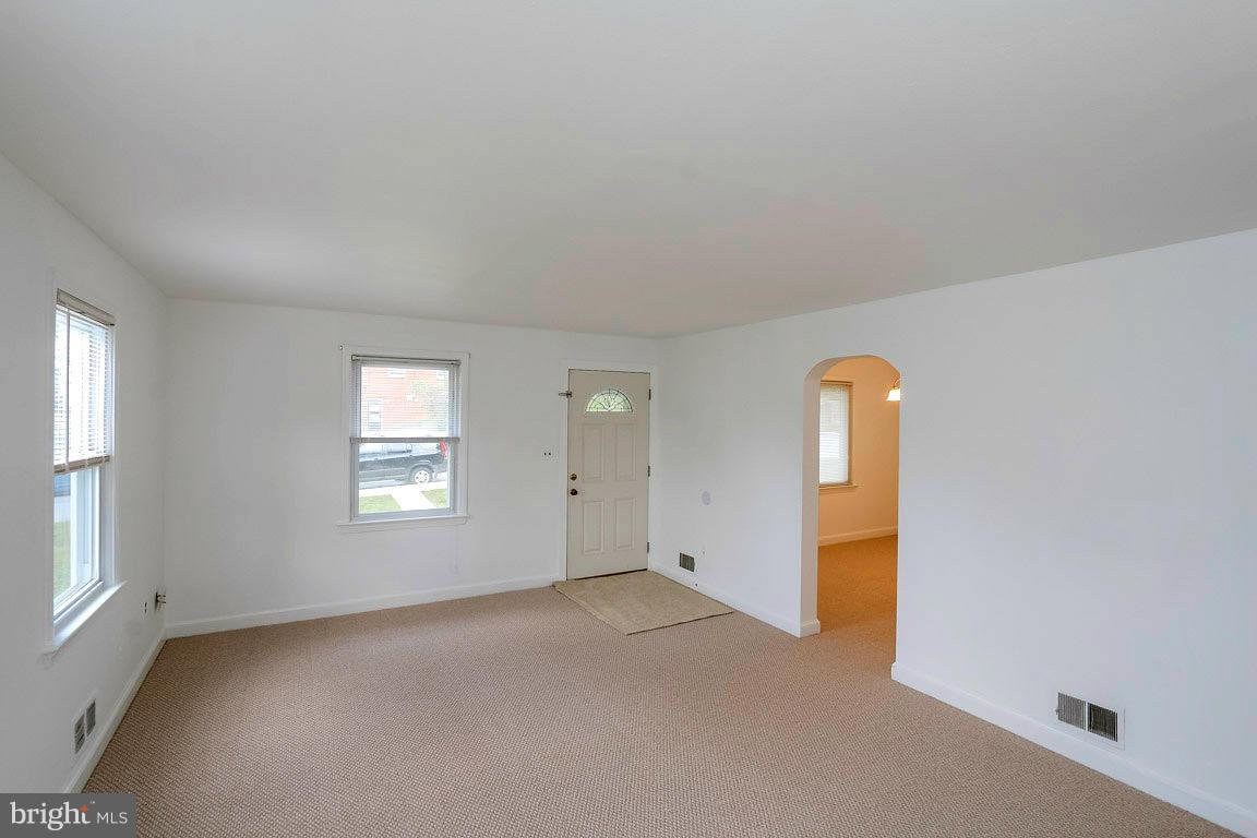 10400 Amherst Avenue Silver Spring, MD 20902 - Photo 4 of 28 Living Room