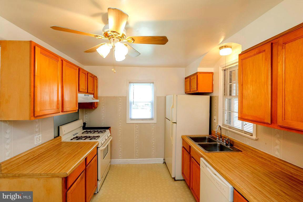 10400 Amherst Avenue Silver Spring, MD 20902 - Photo 7 of 28 Kitchen