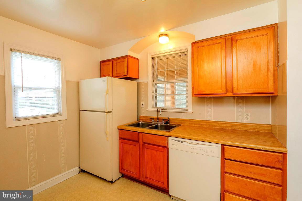 10400 Amherst Avenue Silver Spring, MD 20902 - Photo 8 of 28 Kitchen