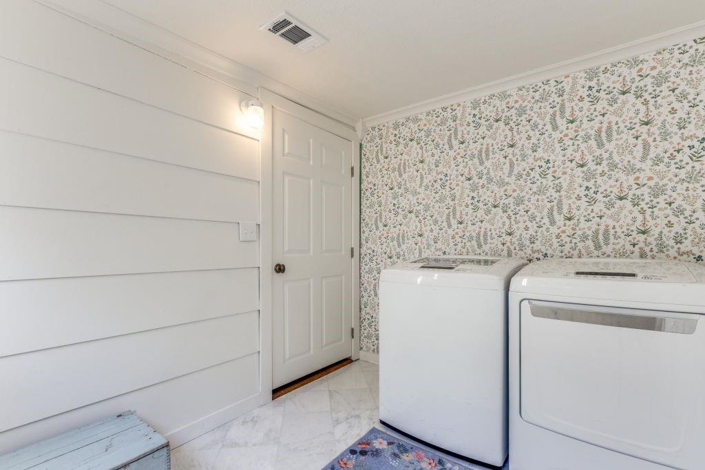 802 Broad Street McKinney, TX 75069 - Photo 11 of 12 a utility room with dryer and washer