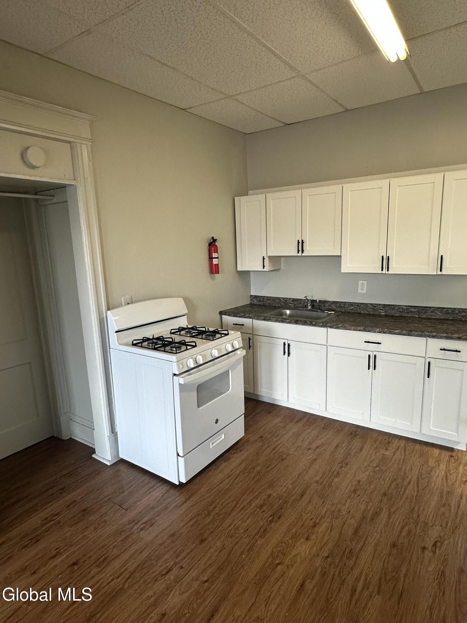 1213 State Street, Unit 1 Schenectady, NY 12304 - Photo 5 of 8 IMG_3736