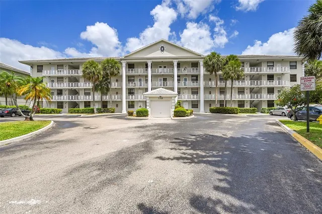 $2,400 | 1703 Whitehall Drive, Unit 304, Davie, FL 33324