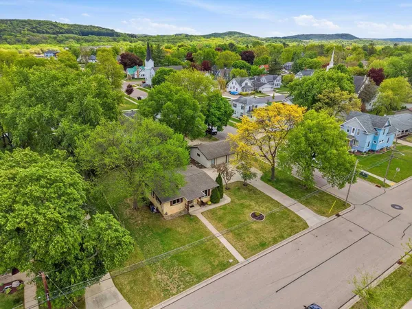 $384,900 | 520 6th Street, Prairie du Sac, WI 53578