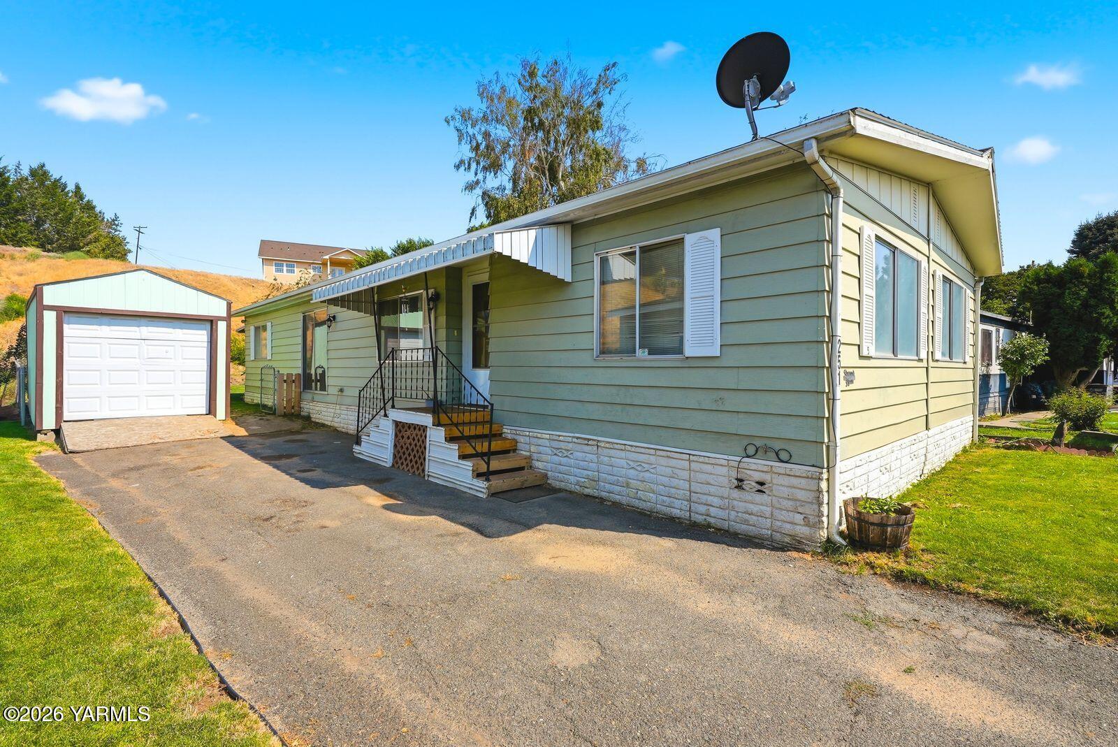 2205 Butterfield Road, Unit 251 Yakima, WA 98901 - Photo 2 of 27 2205 Butterfield Rd 002