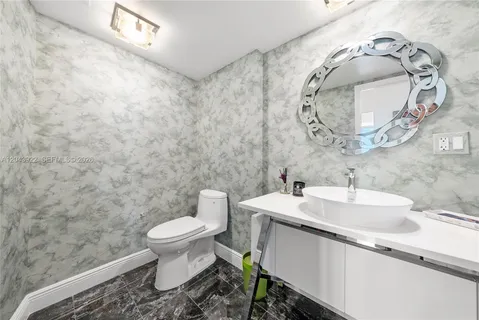 $1,799,000 | 5500 Collins Avenue, Unit 1902, Miami Beach, FL 33140